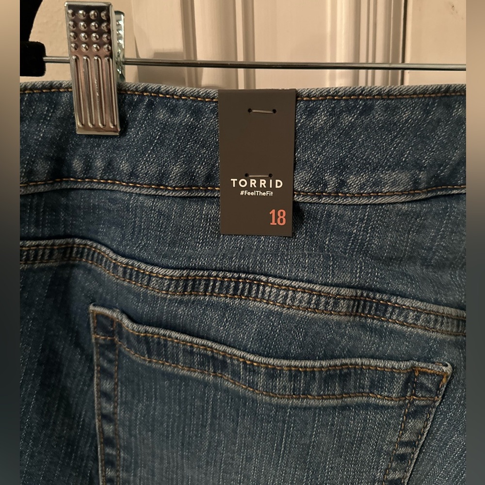 Torrid Perfect Boyfriend Bermuda Vintage Stretch Mid Rise Shorts - Picture 4 of 7